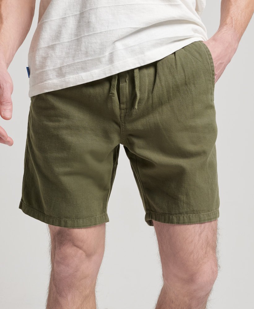 shorts vintage tingidos em tom cáqui oliva