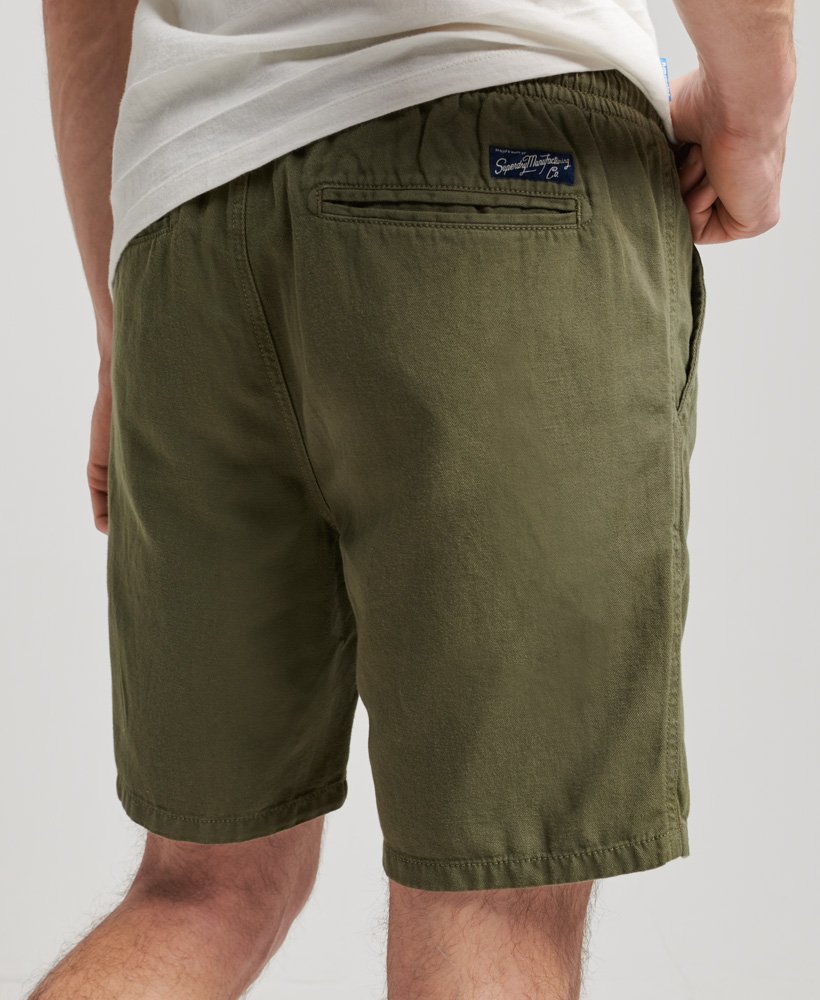shorts vintage tingidos em tom cáqui oliva