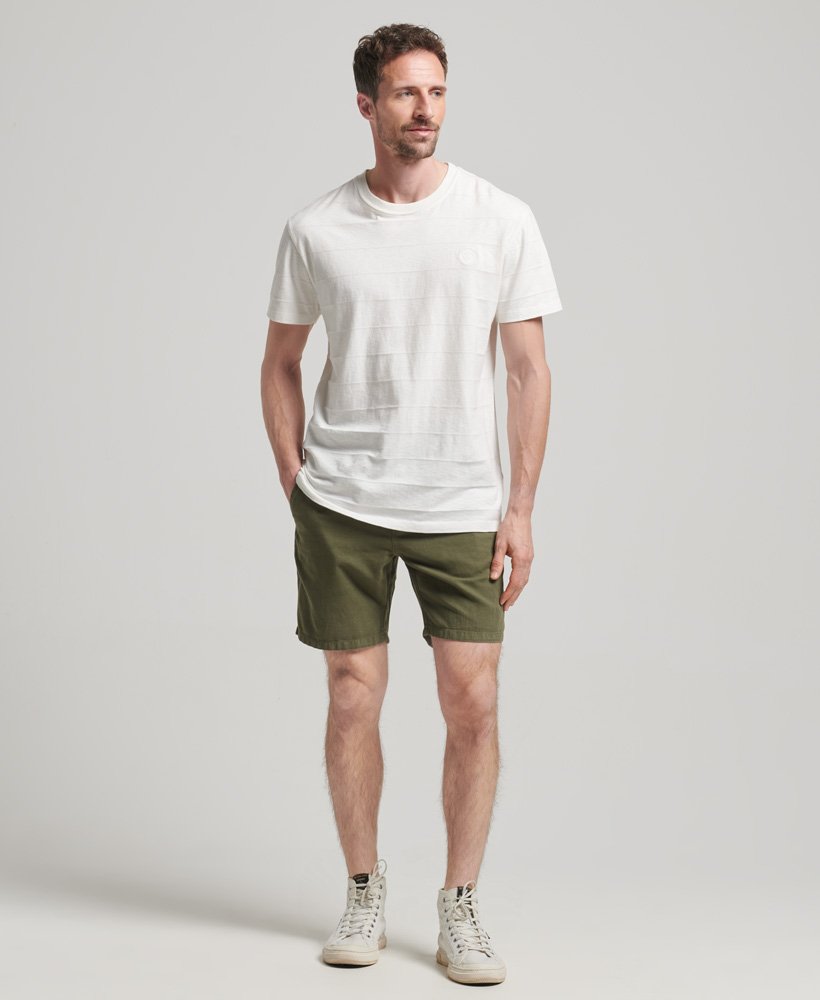 shorts vintage tingidos em tom cáqui oliva