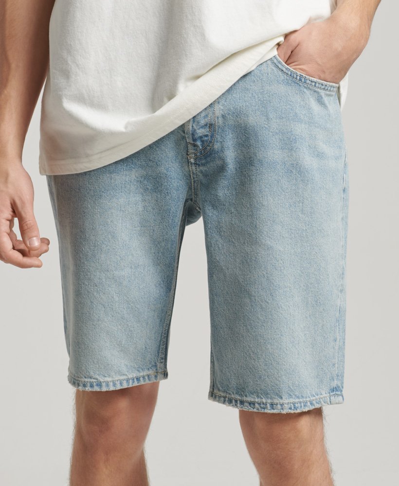 shorts retos vintage na cor azul desgastado.