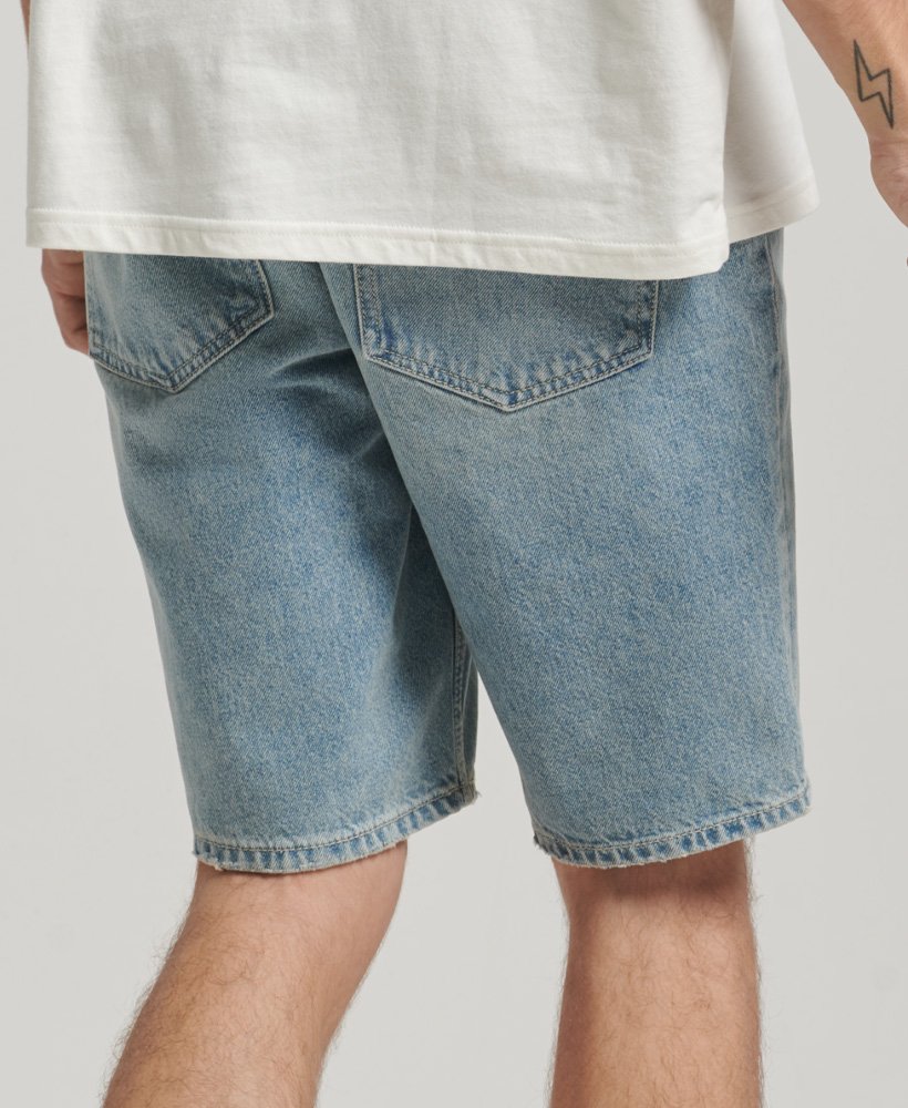 shorts retos vintage na cor azul desgastado.