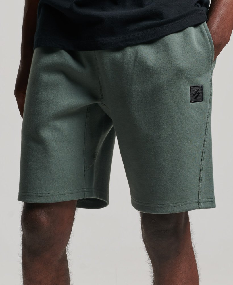 shorts tech na cor verde-bálsamo