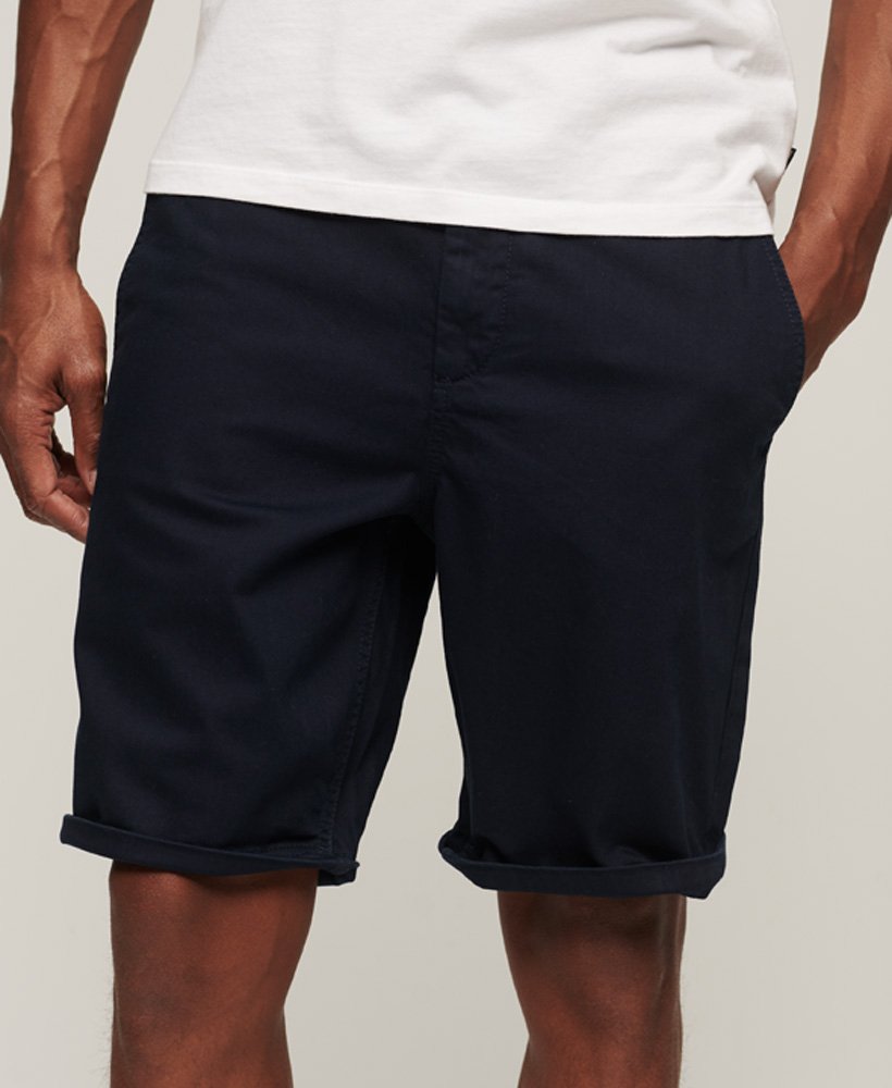 shorts chino estilo militar vintage na cor azul marinho eclipse.
