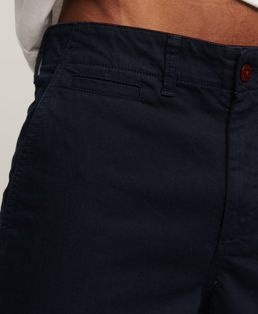 shorts chino estilo militar vintage na cor azul marinho eclipse.