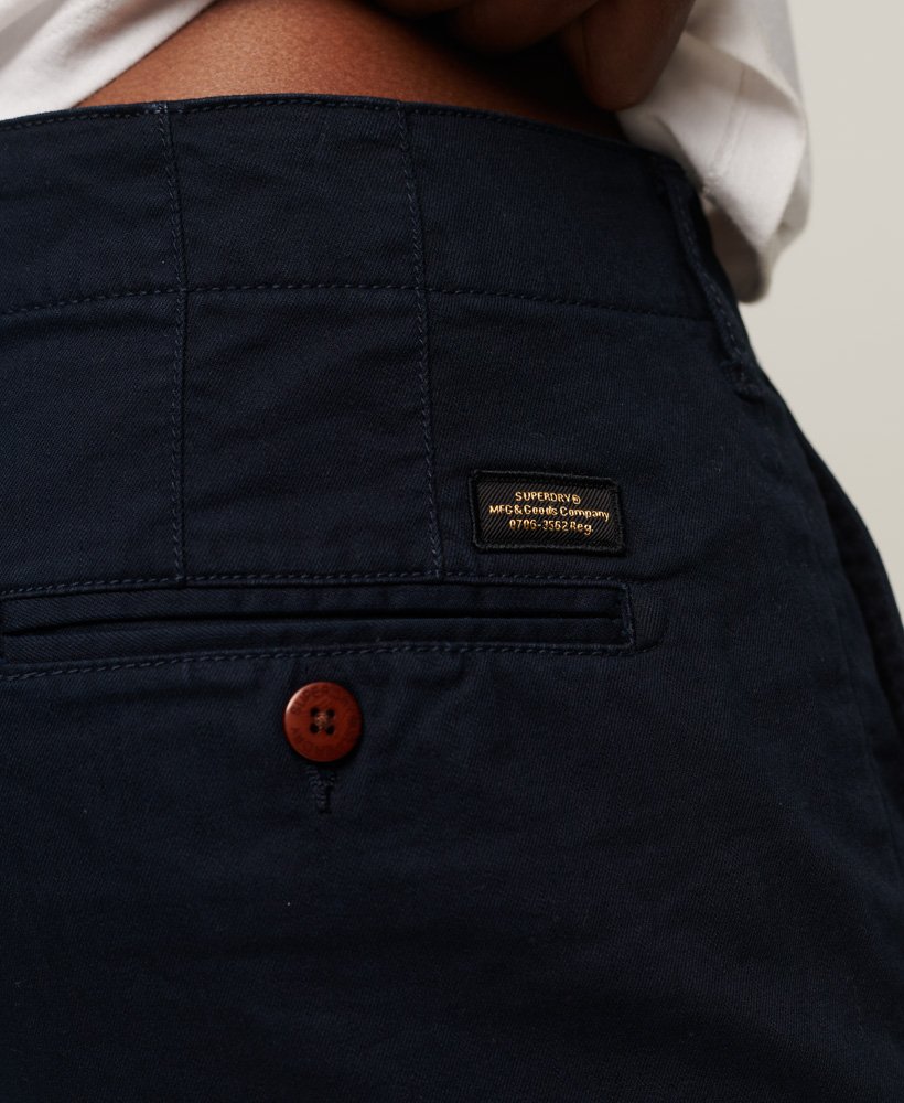 shorts chino estilo militar vintage na cor azul marinho eclipse.