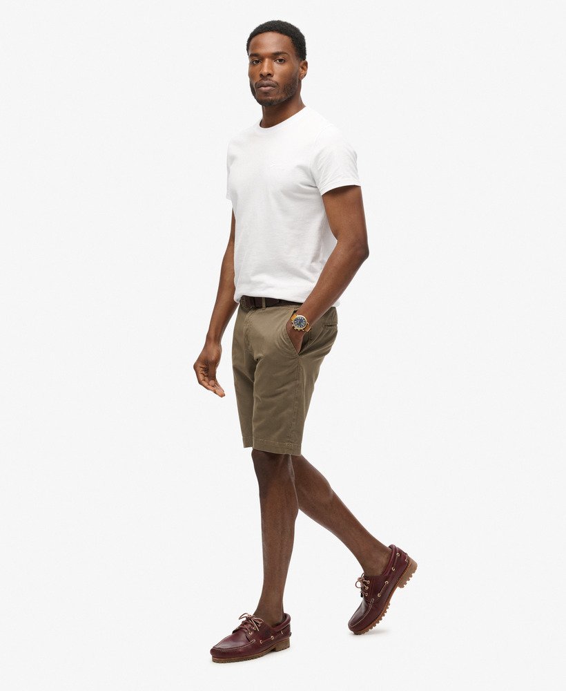 shorts chino vintage em verde oliva acinzentado