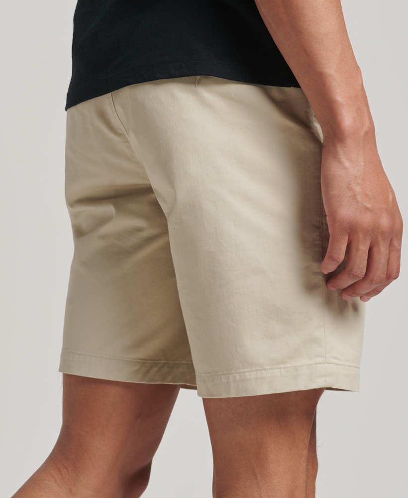 calções chino slim stretch na cor bege pelicano.
