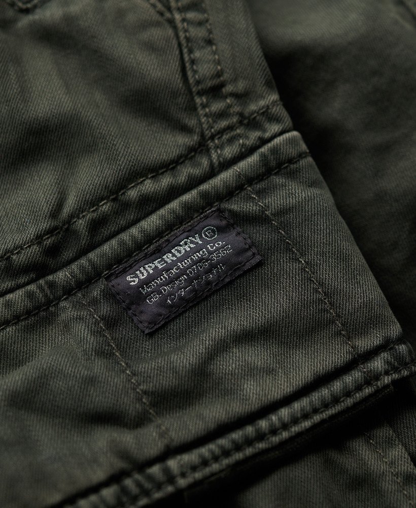 calção cargo core na cor verde oliva da surplus goods