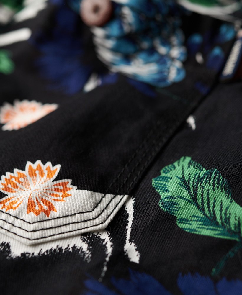 bermudas em estampa floral preta aya