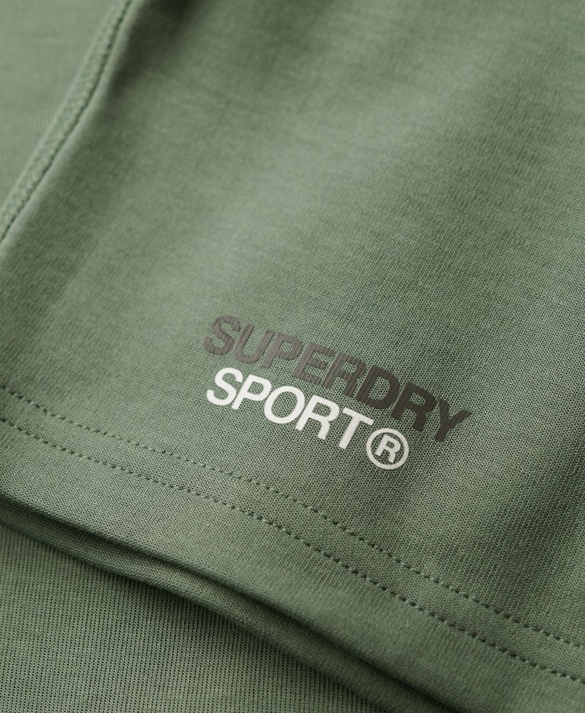 calções sport tech logo tapered na cor cáqui laurel