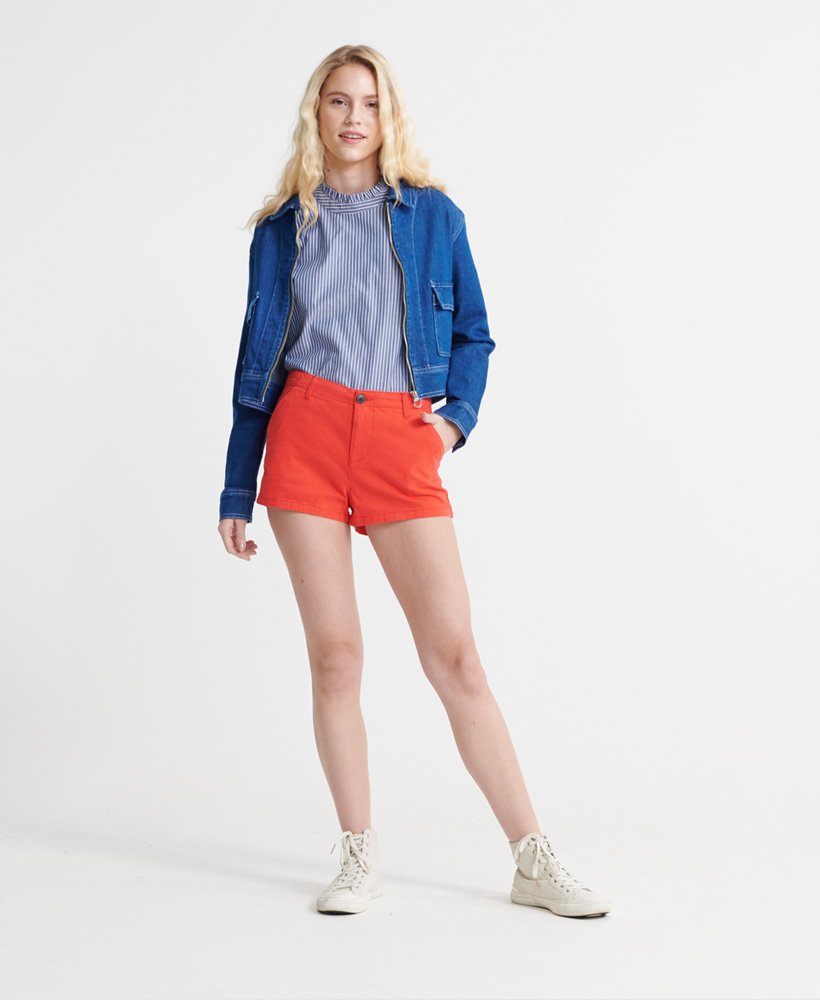 shorts chino na cor vermelho maçã