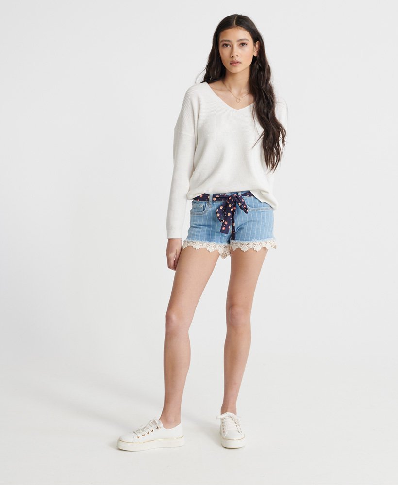 shorts curtos de renda com estampa listrada estilo casa de verão