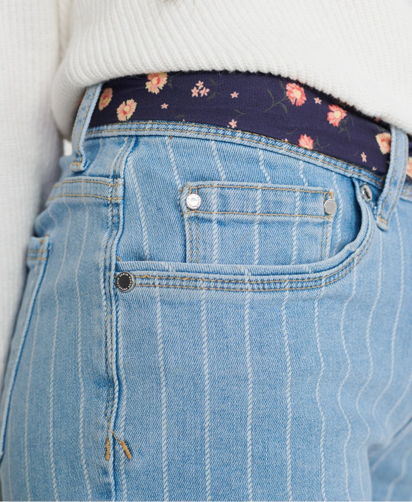 shorts curtos de renda com estampa listrada estilo casa de verão