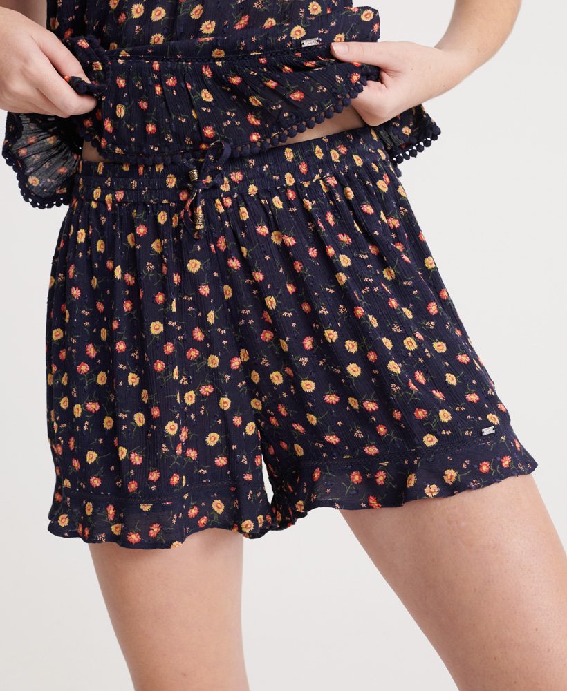 shorts de praia de verão com estampa floral azul-marinho.