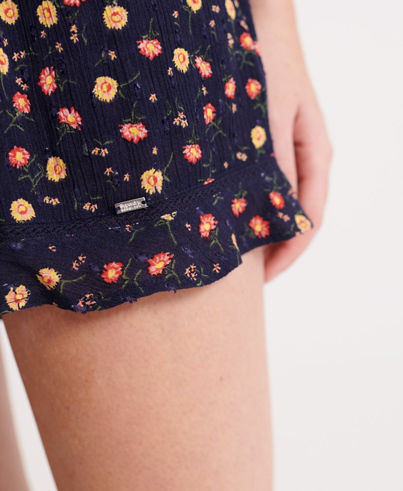 shorts de praia de verão com estampa floral azul-marinho.