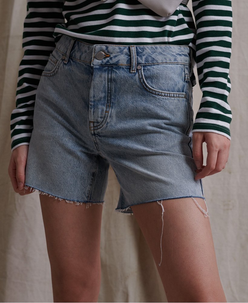 shorts jeans de comprimento médio na cor bleach indigo clean