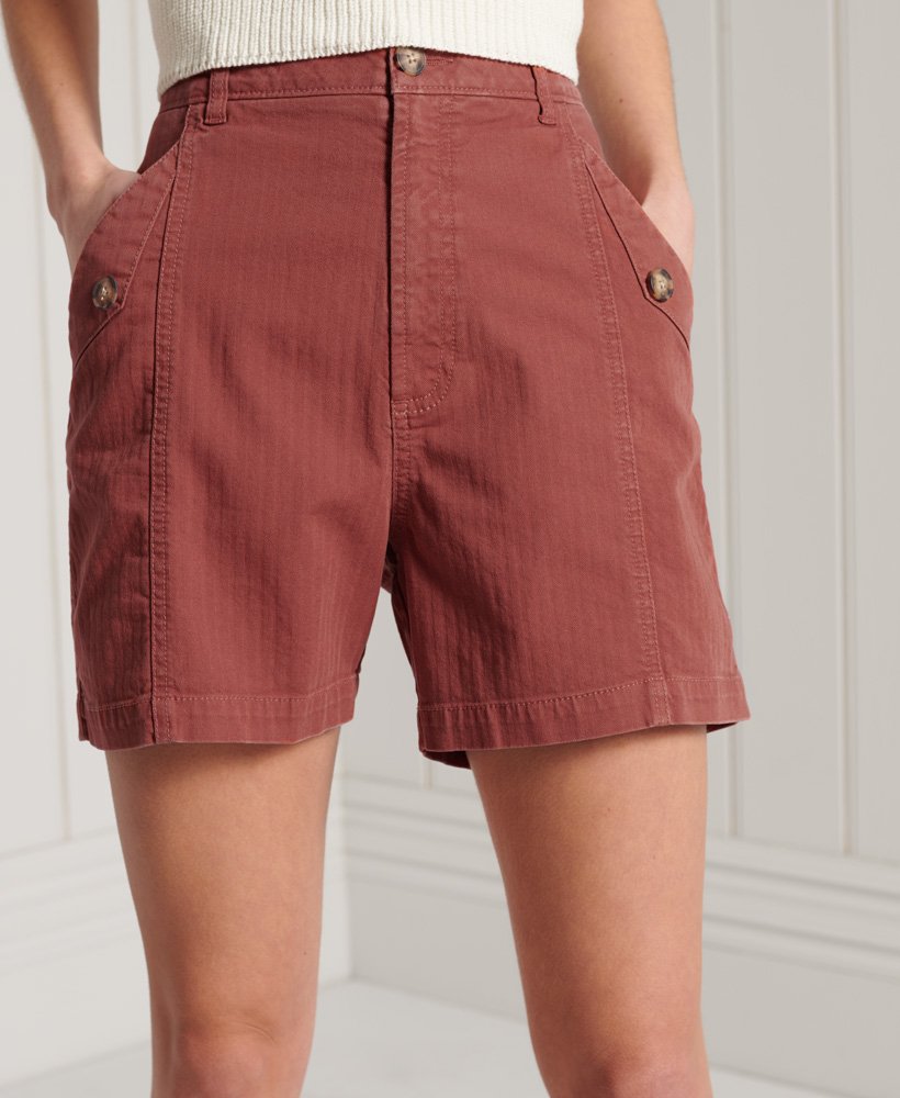 shorts utilitários em marrom avermelhado
