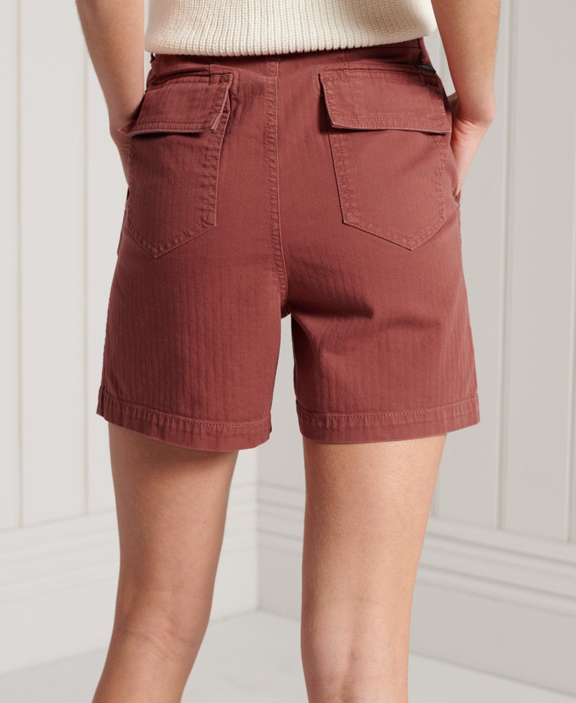 shorts utilitários em marrom avermelhado