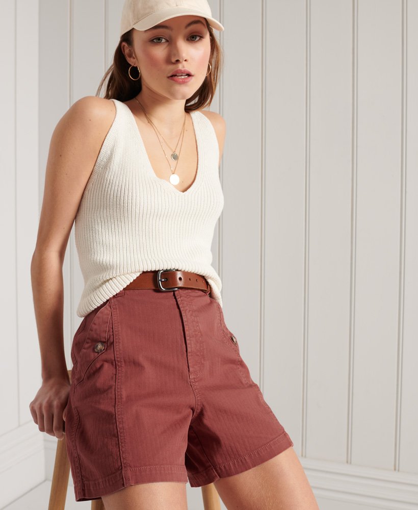 shorts utilitários em marrom avermelhado