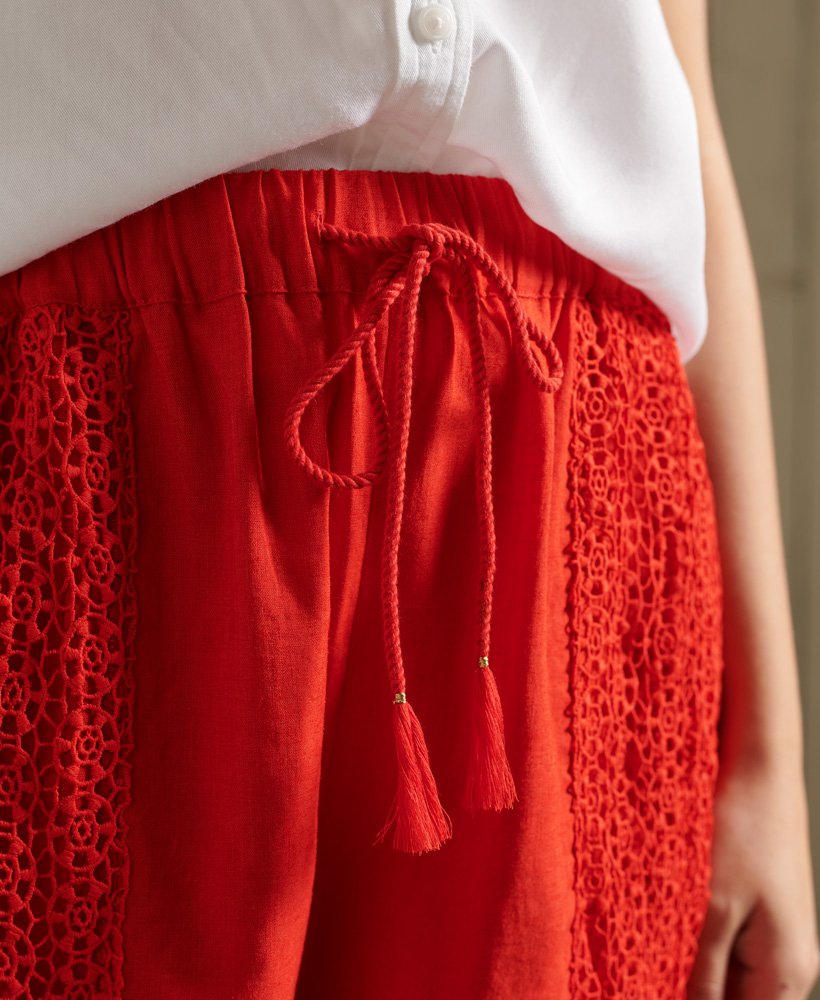 shorts de renda na cor vermelho maçã