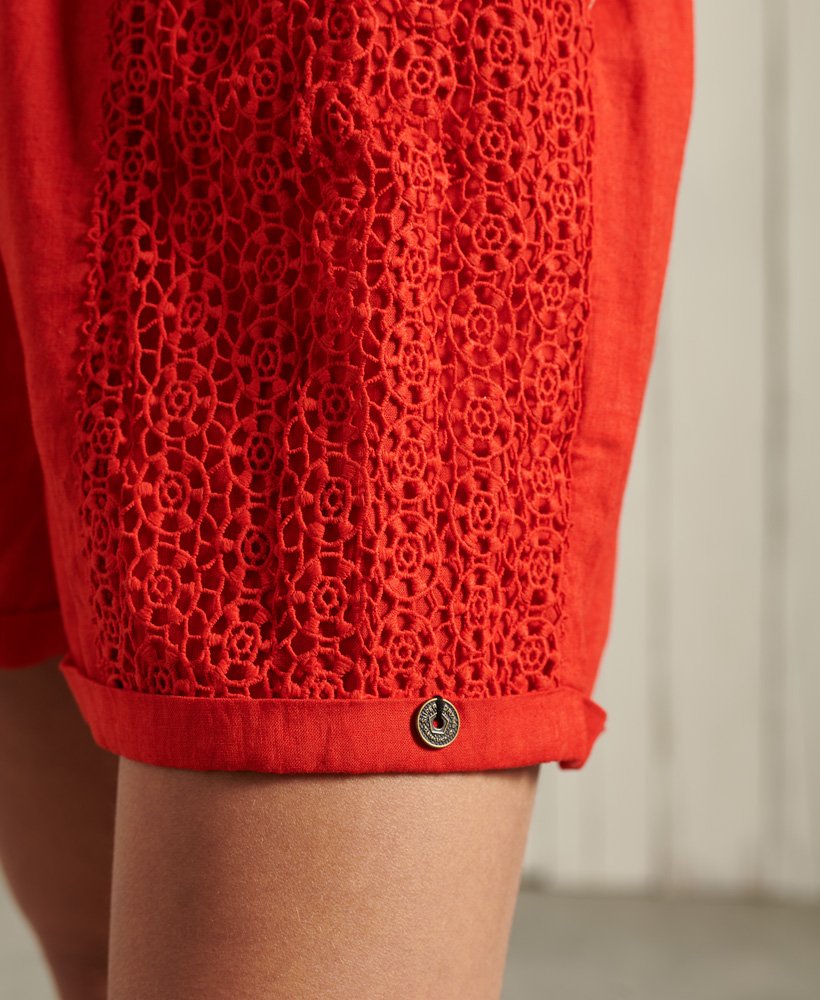 shorts de renda na cor vermelho maçã