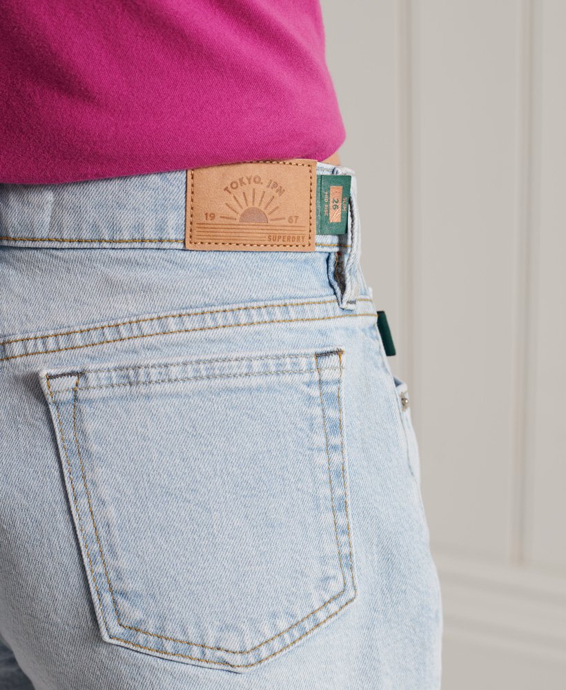 shorts vintage de cintura média e modelagem slim em lavagem clara.