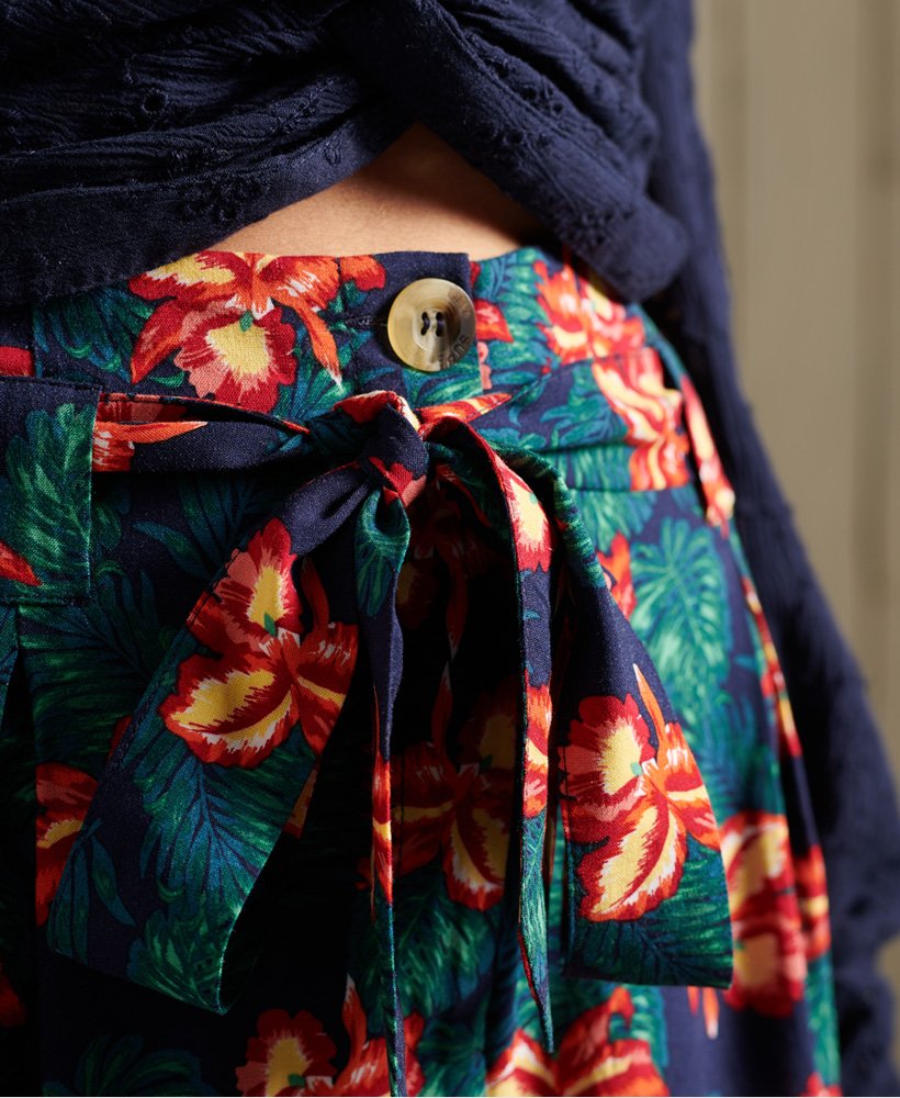 shorts paperbag estampados em estampa floral azul-marinho