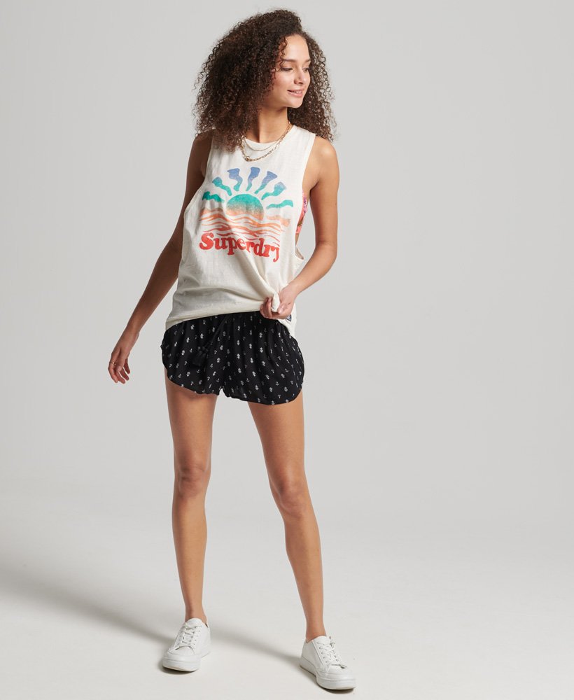 shorts vintage de praia com estampa geométrica preta.