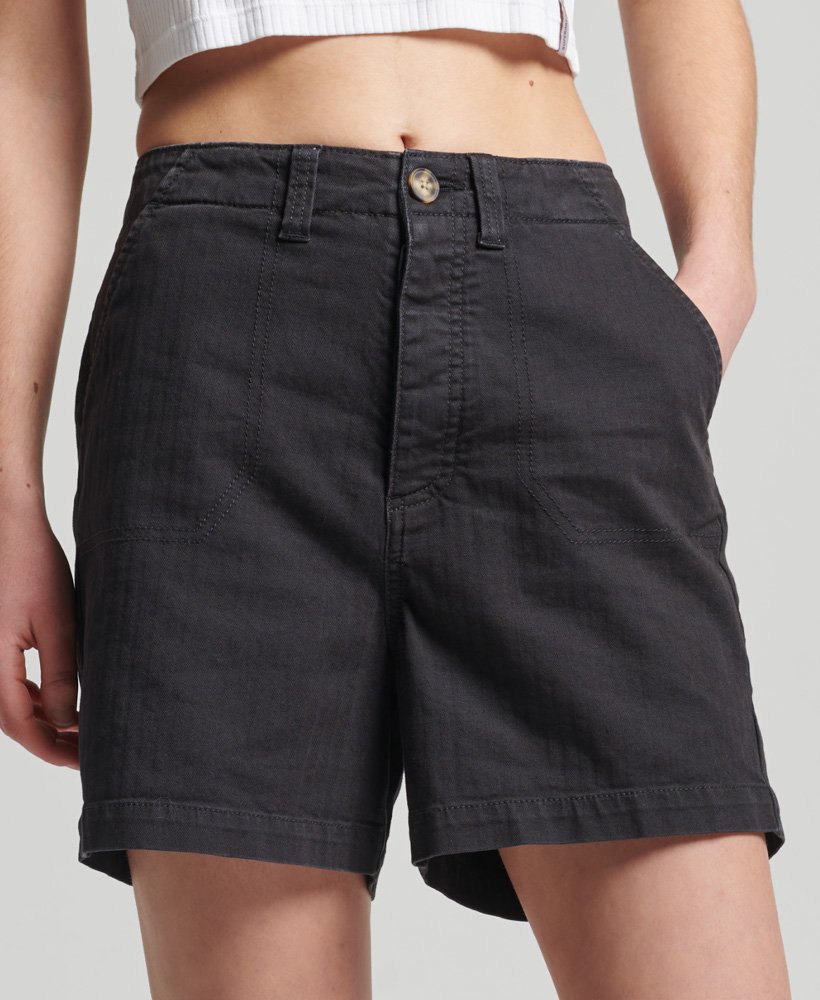 shorts utilitários vintage na cor preta.