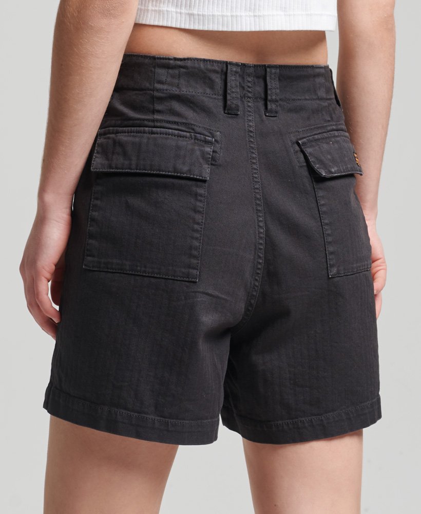 shorts utilitários vintage na cor preta.