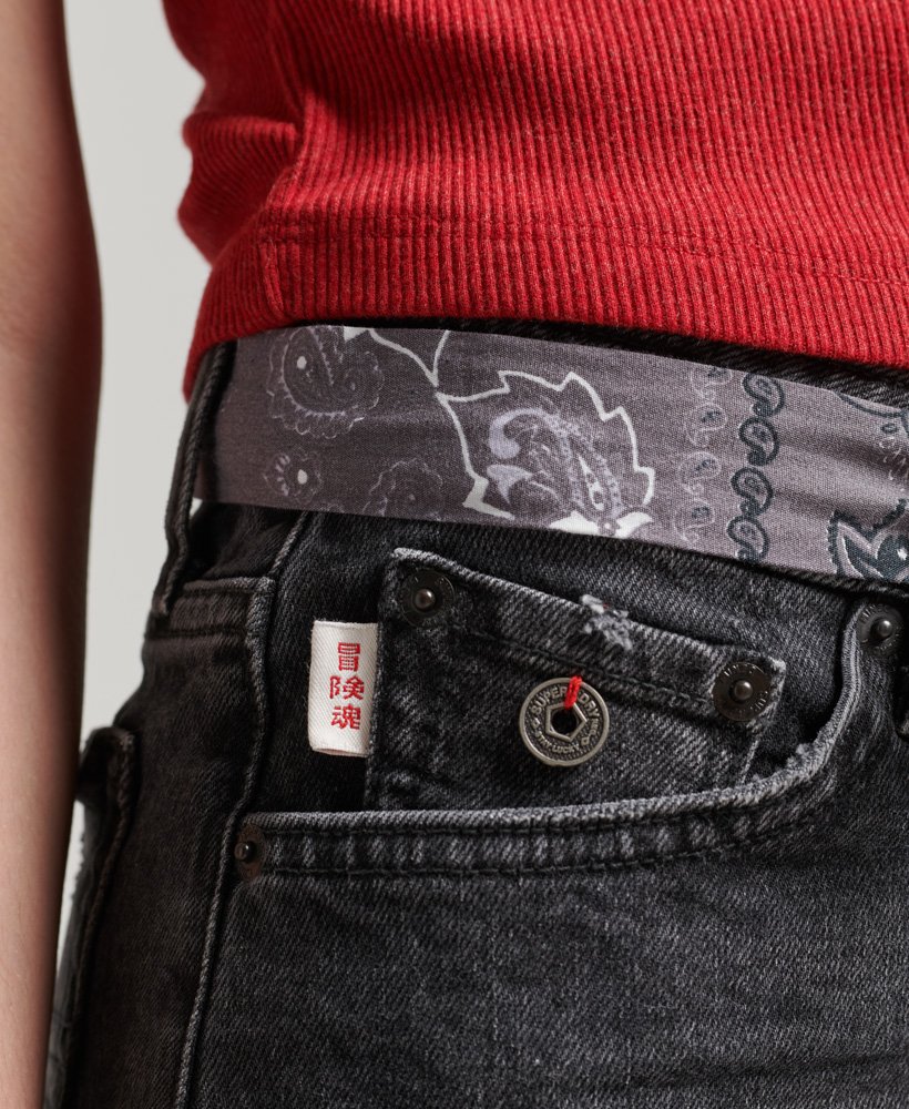shorts justos de cintura média na cor wolcott black stone