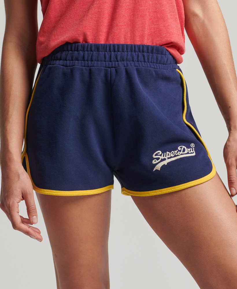 shorts universitários com logo vintage em azul marinho intenso.
