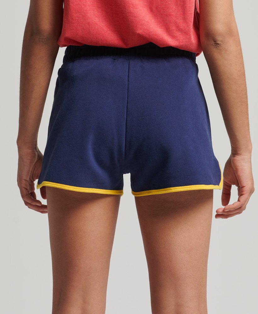 shorts universitários com logo vintage em azul marinho intenso.