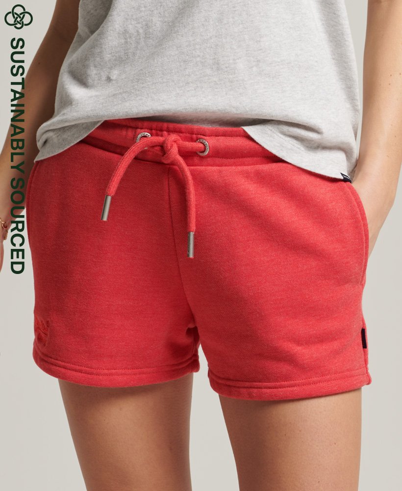shorts de malha com logo vintage em algodão orgânico na cor vermelho mamão mesclado.