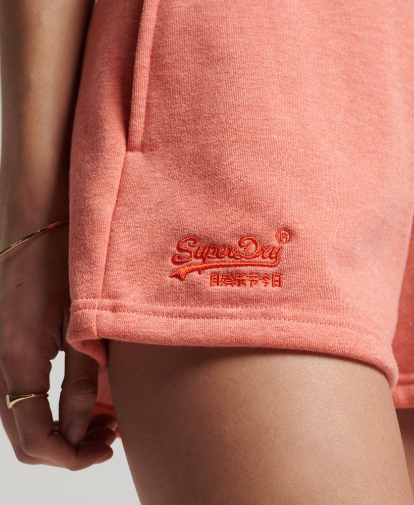 shorts de malha com logo vintage em algodão orgânico na cor coral mesclado la.