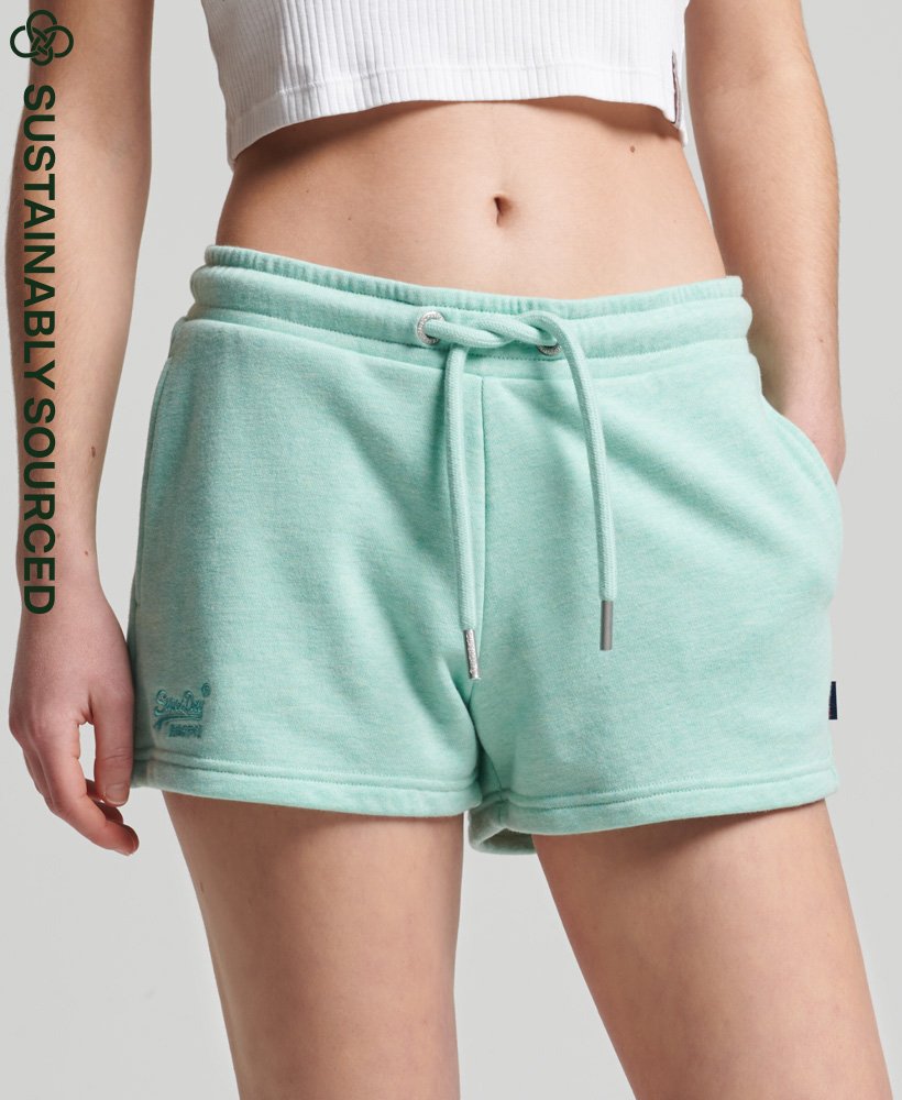 shorts de malha com logo vintage em algodão orgânico na cor verde menta mesclado.