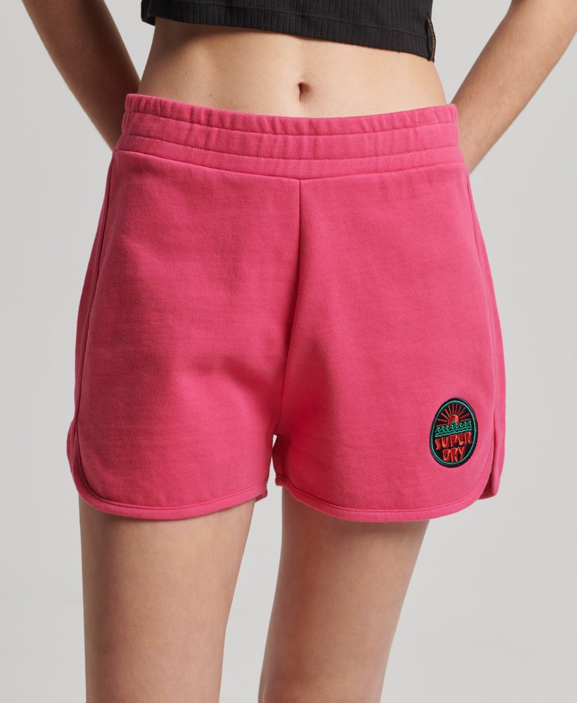 shorts vintage californianos na cor rosa framboesa.
