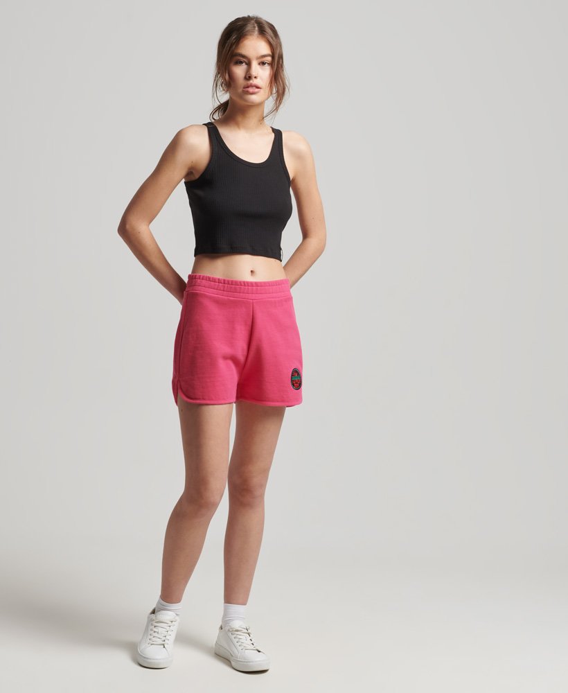 shorts vintage californianos na cor rosa framboesa.