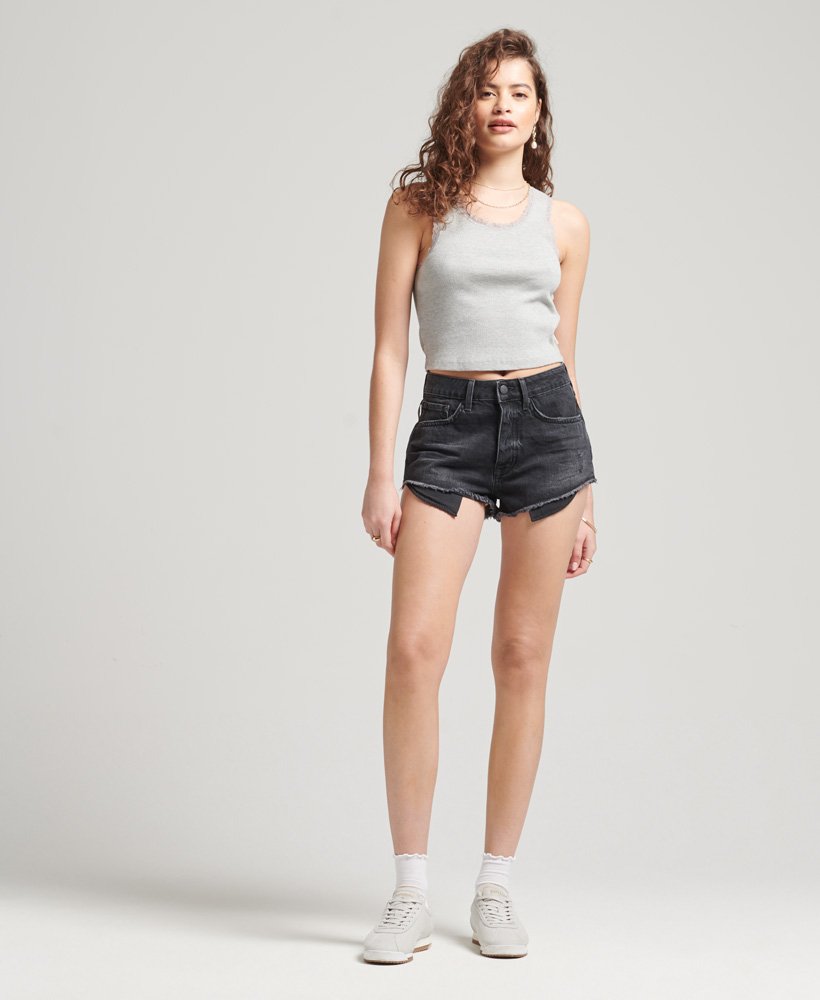 shorts vintage de cintura alta e barra desfiada na cor wolcott black stone.