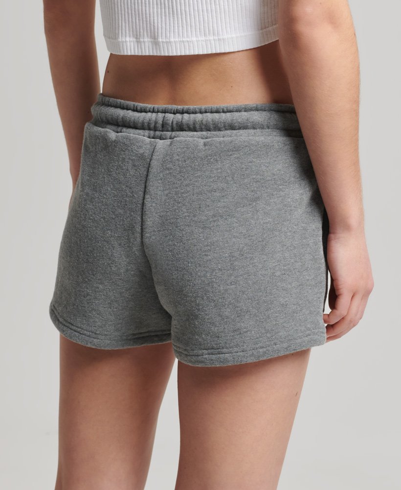 shorts de malha com logo vintage em algodão orgânico na cor cinza carvão mesclado.