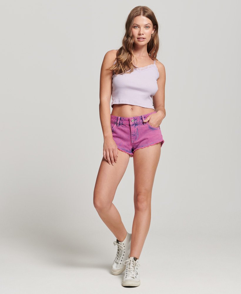 shorts curtos lavados em tom rosa