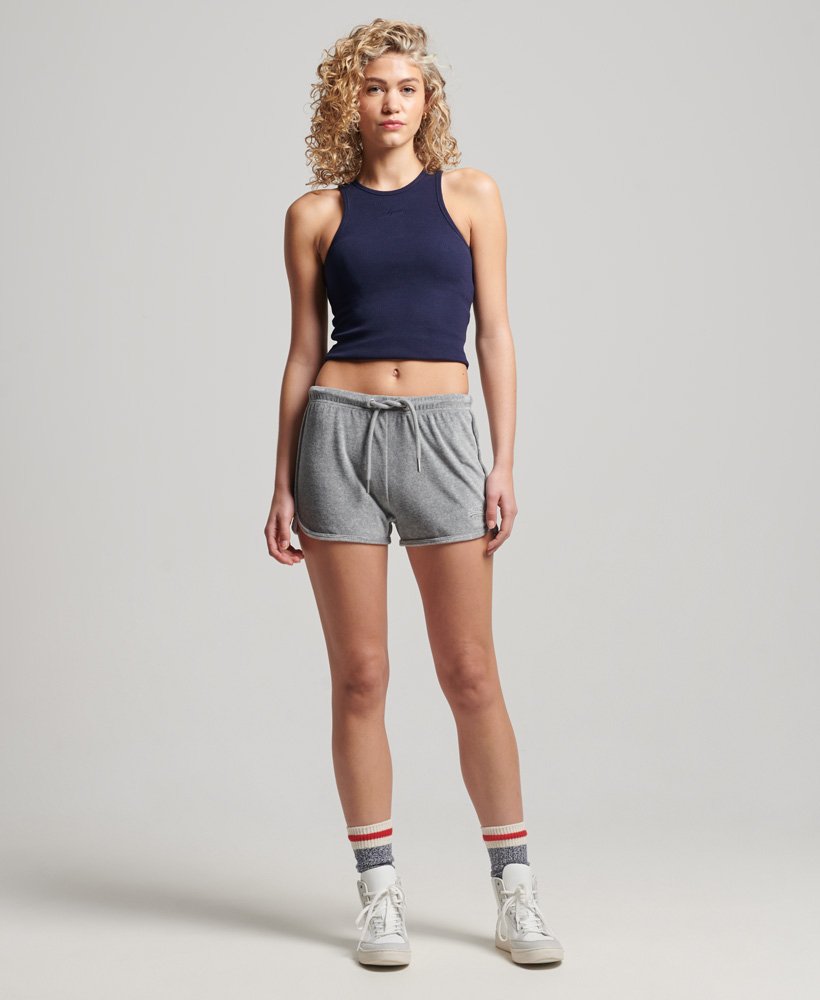 shorts racer de veludo com logo vintage na cor cinza mescla.