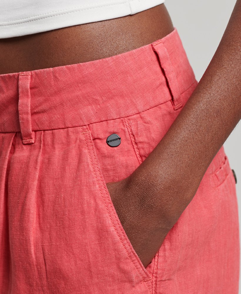 shorts de linho tingidos em tom rosa vibrante.