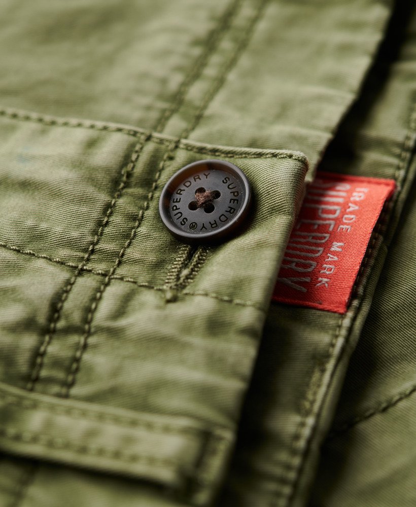 shorts chino curtos na cor cáqui oliva
