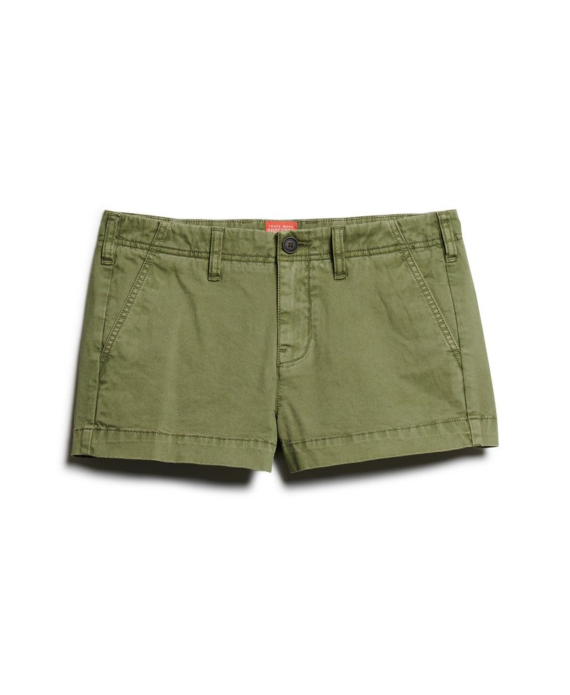 shorts chino curtos na cor cáqui oliva