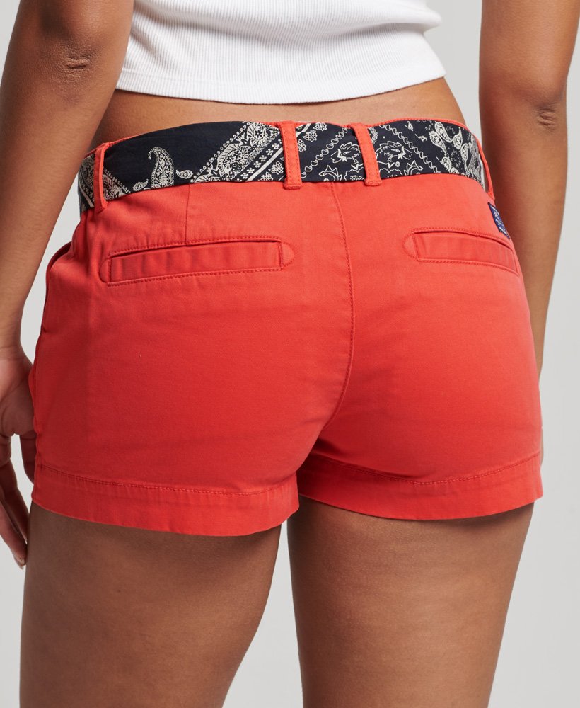 shorts chino hot na cor vermelho refrigerante