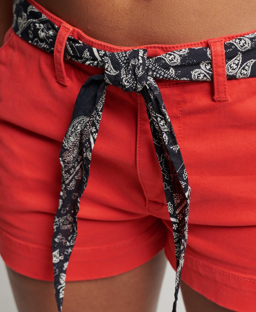 shorts chino hot na cor vermelho refrigerante