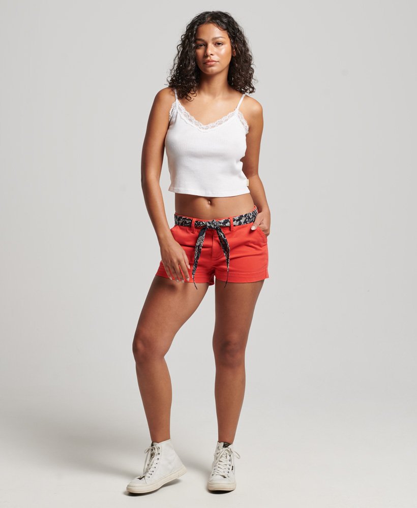 shorts chino hot na cor vermelho refrigerante
