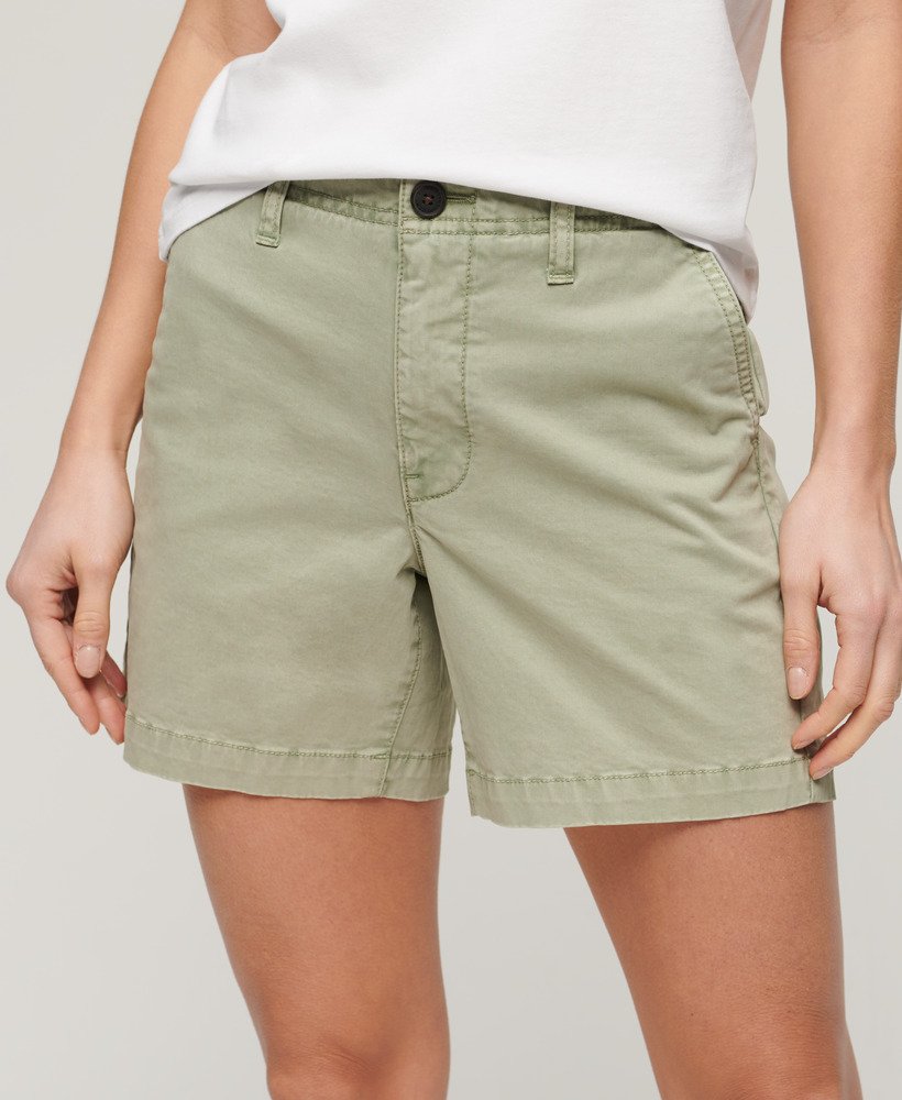 calções chino clássicos em verde menta acinzentado