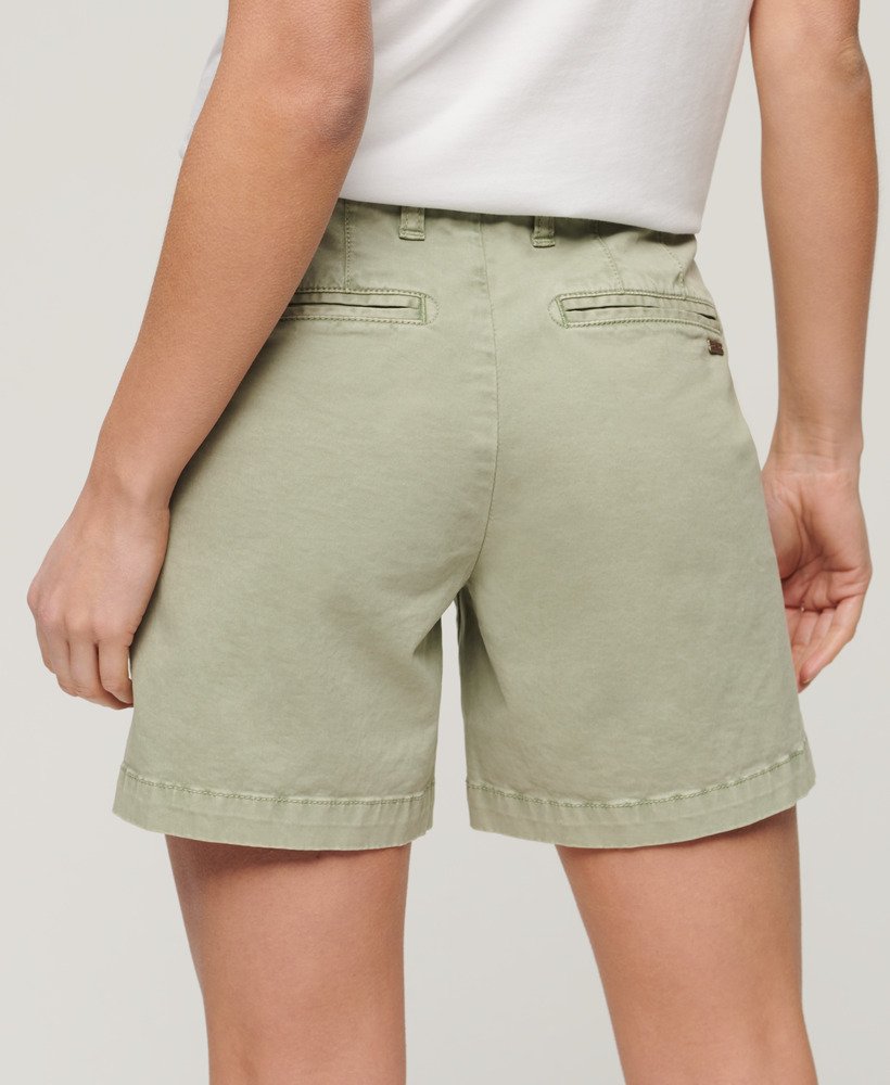calções chino clássicos em verde menta acinzentado